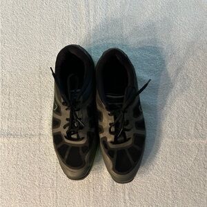 Nike Men's Black and Gray Athletic Shoes